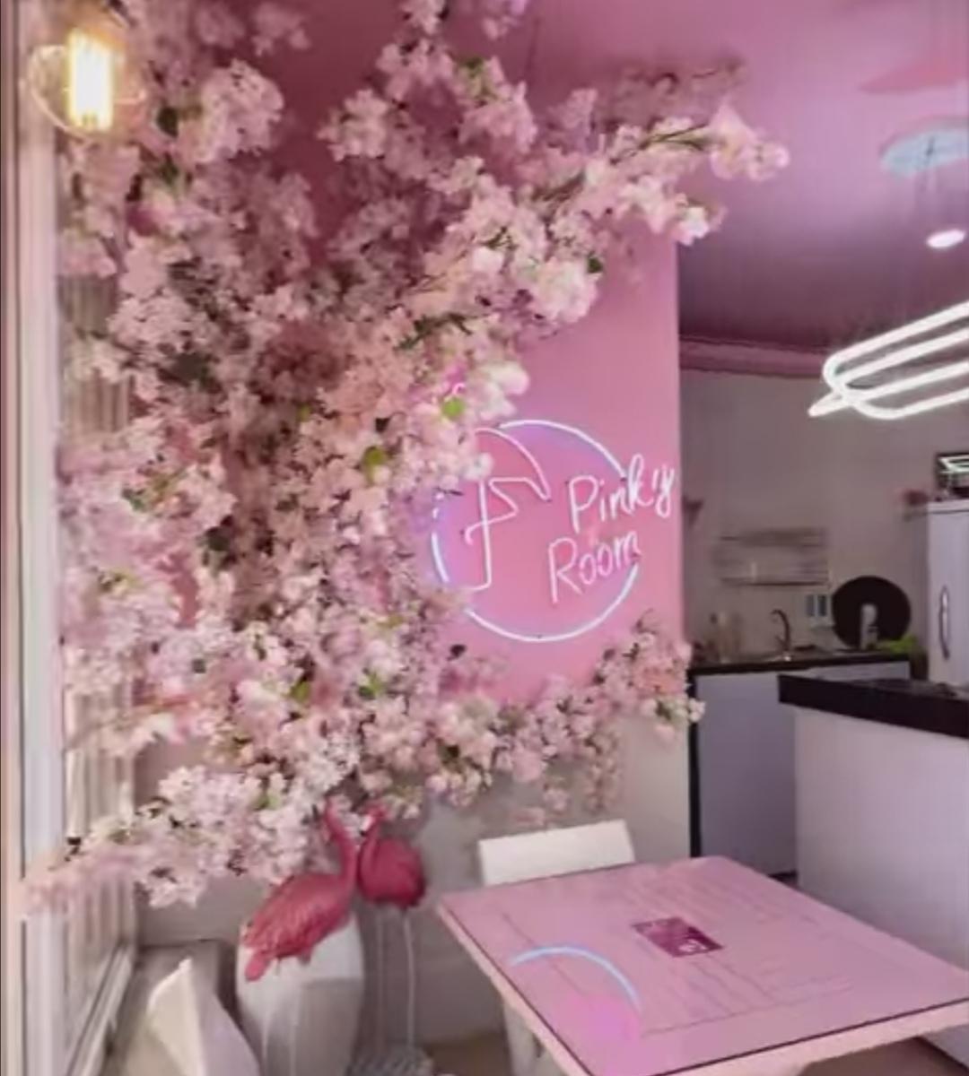 کافه پینکی روم مشهد